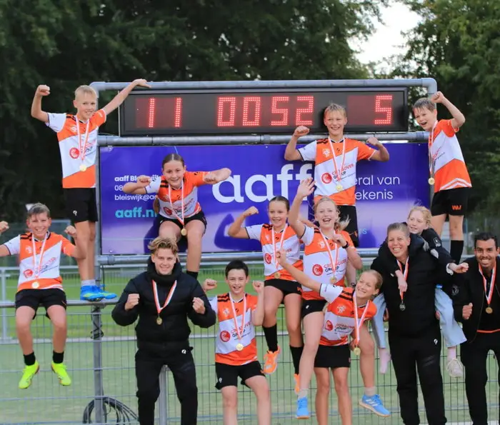 KAMPIOENSCHAP POST. Een geslaagd veldseizoen met 8 teams die kampioen zijn geworden. Zo werden WV 1, WV 4, WV 5, U17-1, J6, J9, J11 en de J13 kampioen! 🧡